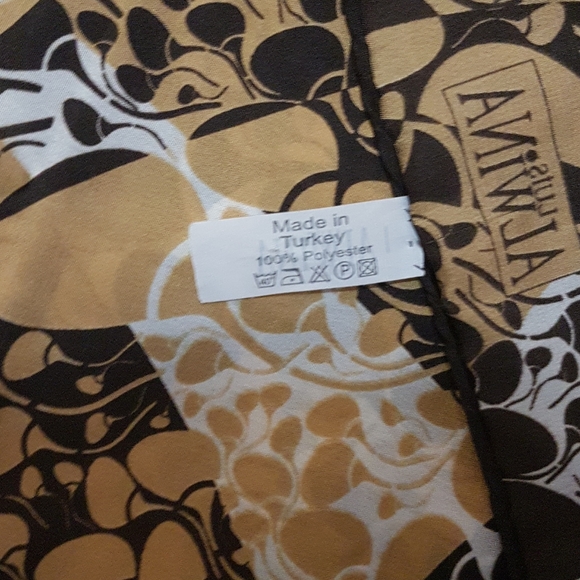 Retro styled scarf - Picture 4 of 4